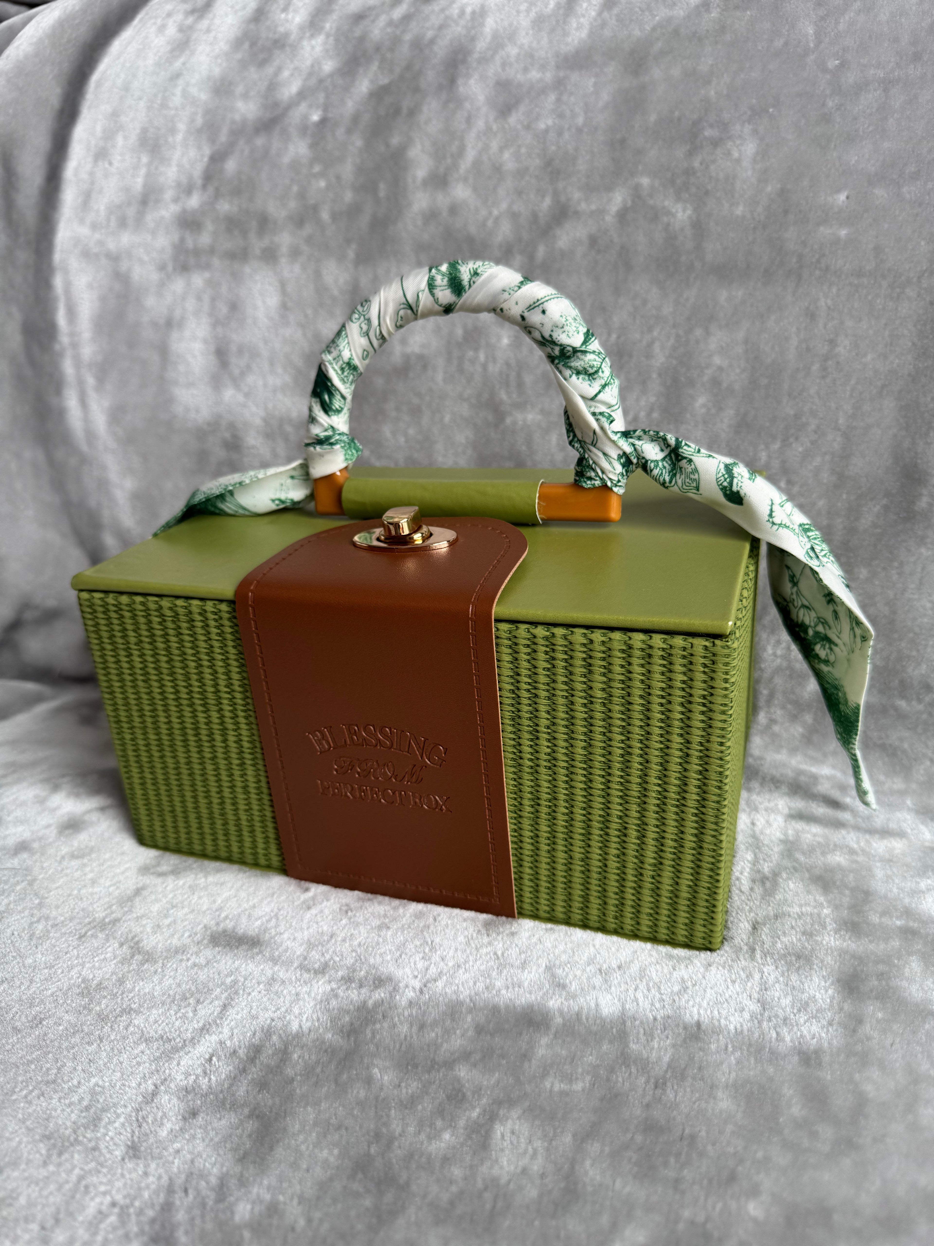 Charming Green-Themed Gift Box