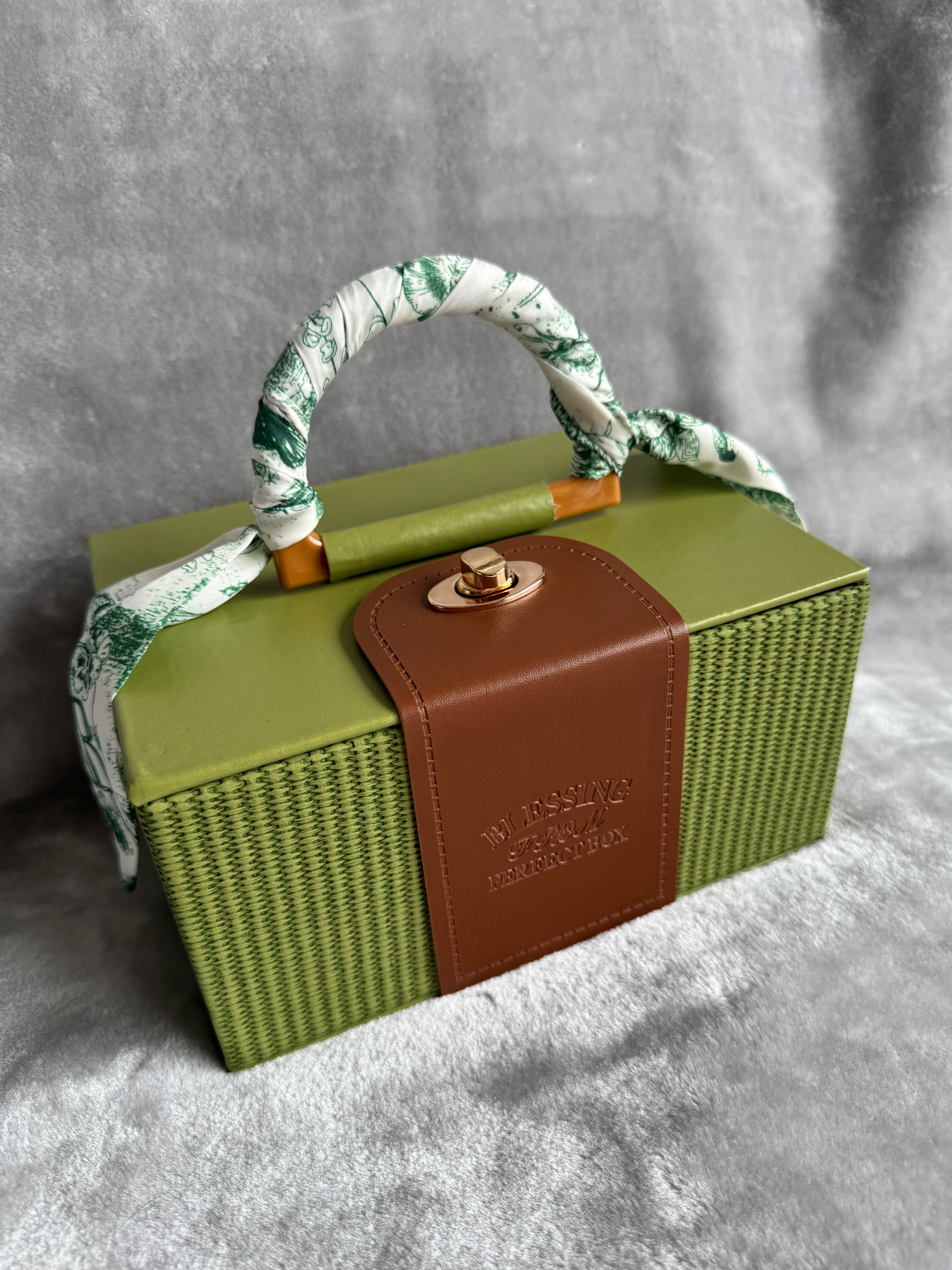 Charming Green-Themed Gift Box